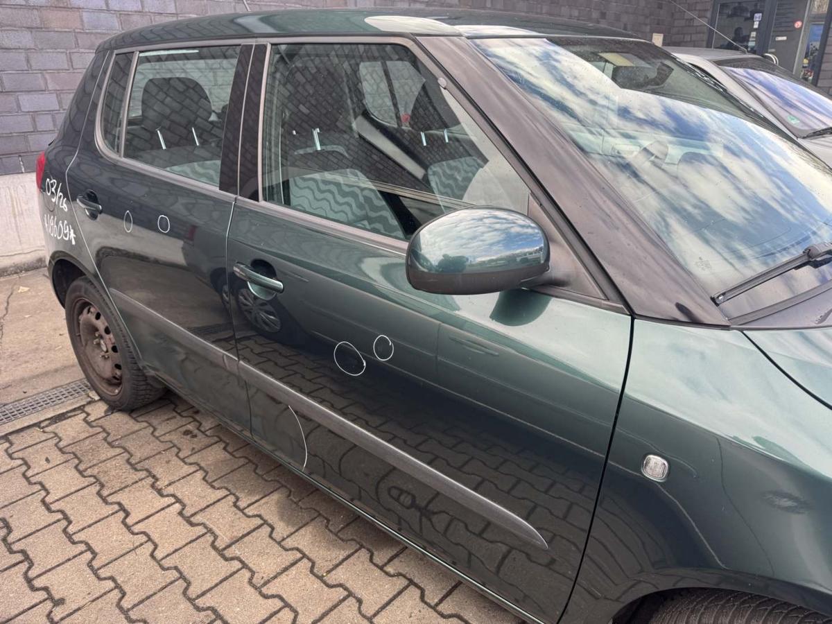 Skoda Fabia 2 original T&uuml;r vorn rechts LF6K Highland Gr&uuml;n Rohbau Bj.2008